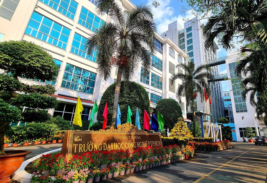 Trường ĐH Công nghiệp TP. HCM hỗ trợ sinh viên 60 tỉ đồng 