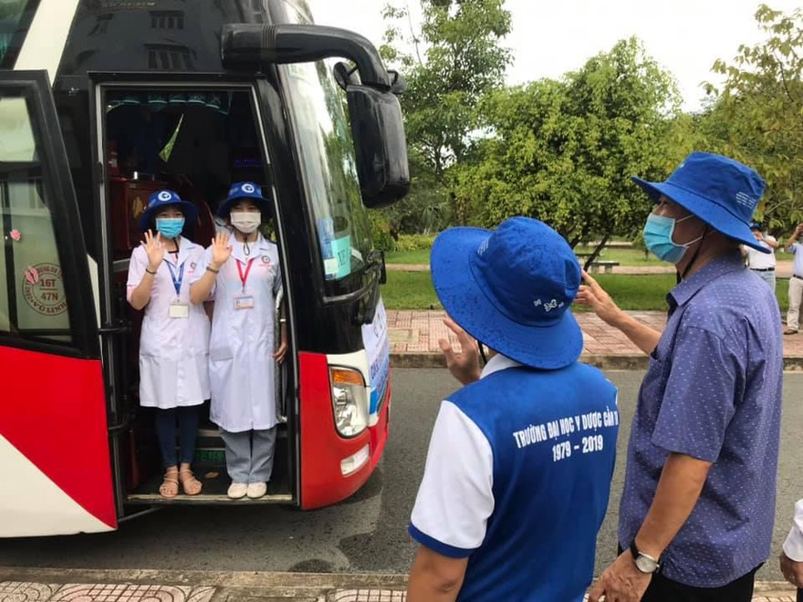 Những “đặc nhiệm” chống dịch ở trường ĐH Y Dược Cần Thơ