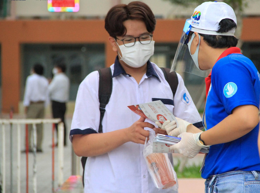 Thí sinh cùng phòng với ca dương tính được cách ly và thi phòng riêng 