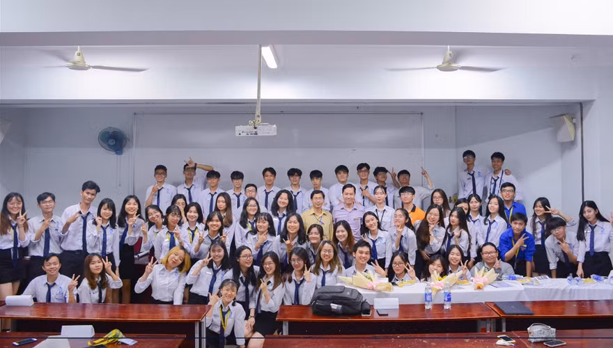 Thủ khoa ĐH Kinh tế Luật (ĐHQG TP. HCM) đạt 28,85 điểm