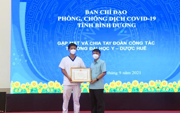  Tỉnh Bình Dương tri ân sinh viên tình nguyện ĐH Y Dược Huế