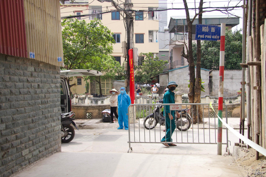 Phong toả ngõ có ca nhiễm COVID-19 ở quận Bắc Từ Liêm 