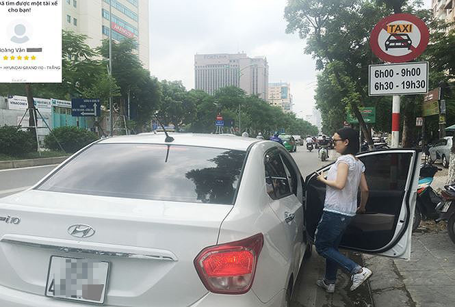 Rất khó nhận diện xe Grab đi vào phố cấm. Hiện lái xe Grab cũng thực hiện nhiều biện pháp lách lệnh cấm đường. Ảnh: minh họa