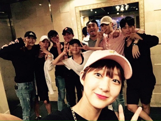 Muốn “cua” chàng, ủ mưu chinh phục hội anh em cây khế của chàng ngay!