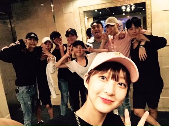 Muốn “cua” chàng, ủ mưu chinh phục hội anh em cây khế của chàng ngay!