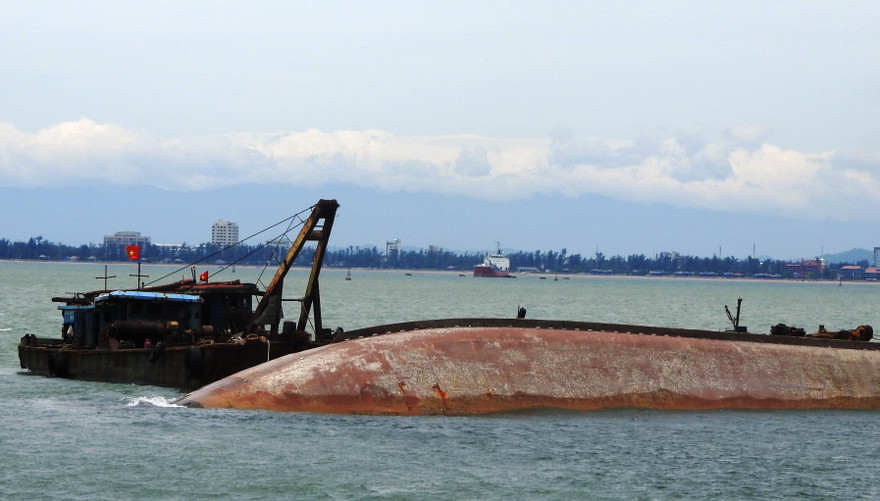 Công tác hút cát tại vị trí xác tàu VTB 26 đã được triển khai