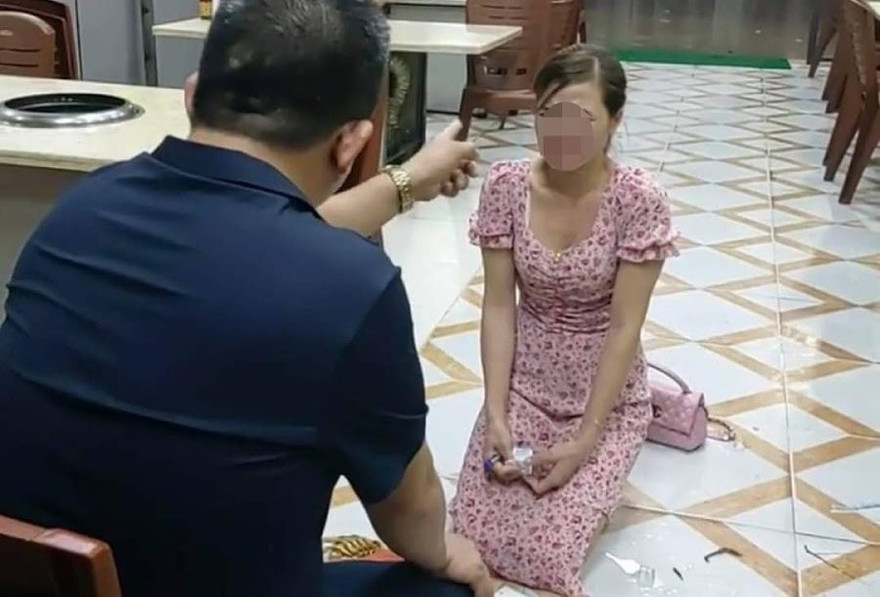 Hình ảnh vụ việc gây bức xúc trên mạng xã hội (ảnh cắt từ clip)