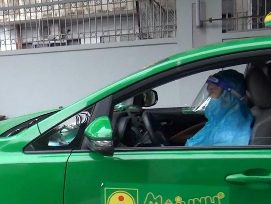 Chủ tịch UBND TP. HCM xúc động với việc làm của những sinh viên và đội taxi tình nguyện