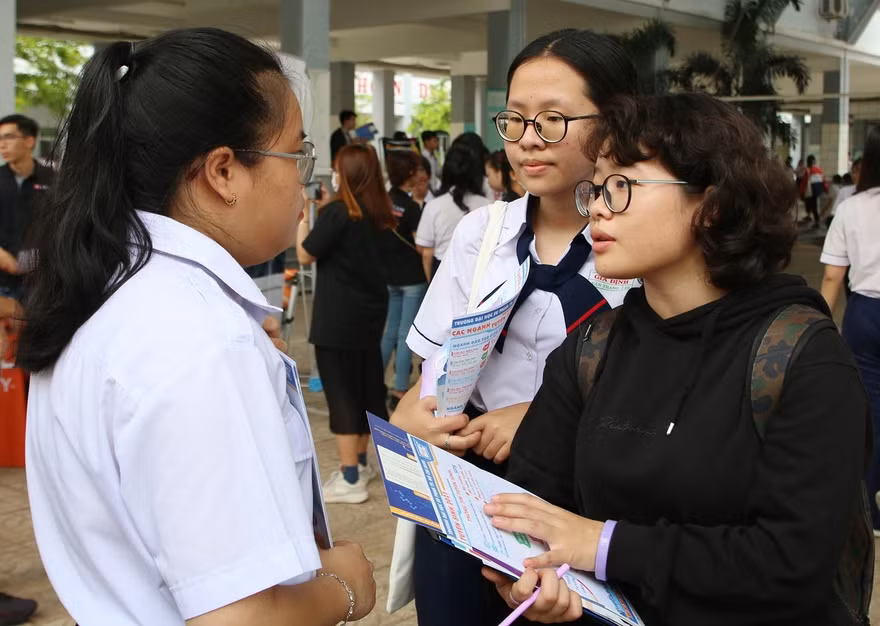 Vì sao trường ĐH Sư phạm TP. HCM hủy thi ĐGNL chuyên biệt? Thí sinh xét tuyển ra sao?