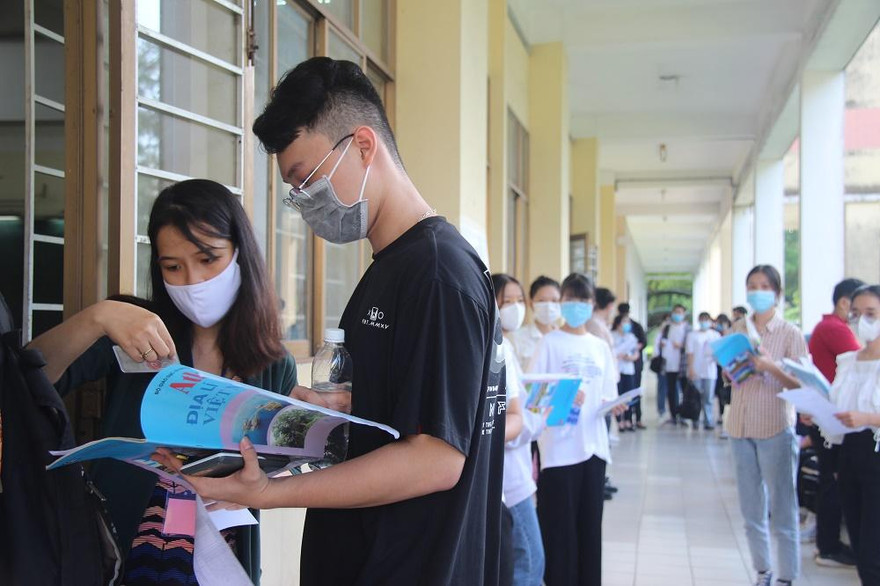 Điểm xét tuyển trường ĐH Kinh tế Luật (ĐHQG TP. HCM) là 20 điểm