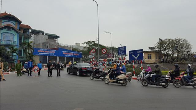 Xe biển xanh được ưu tiên qua chốt