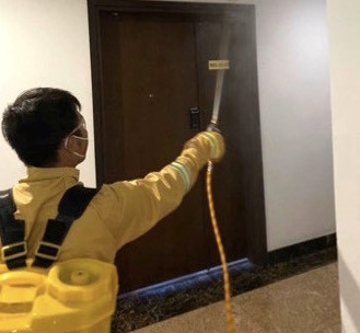 Ban quản lý tự ý pha thuốc diệt khuẩn, cư dân chung cư bị dị ứng?