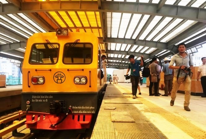 Đoàn tàu chạy thử kiểm tra đường ra dự án Cát Linh - Hà Đông sáng 28/9