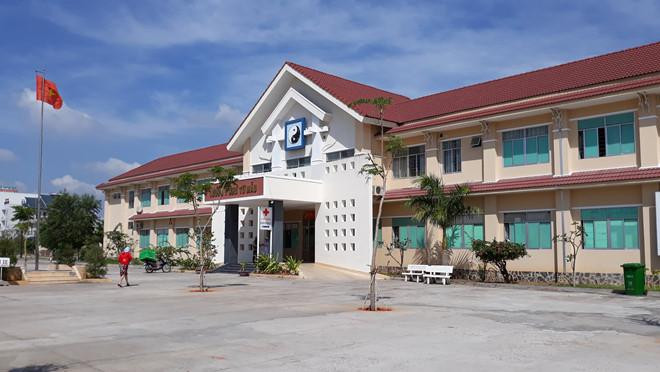 Không chấp hành lệnh điều động chống dịch, một trưởng khoa của bệnh viện bị cách chức