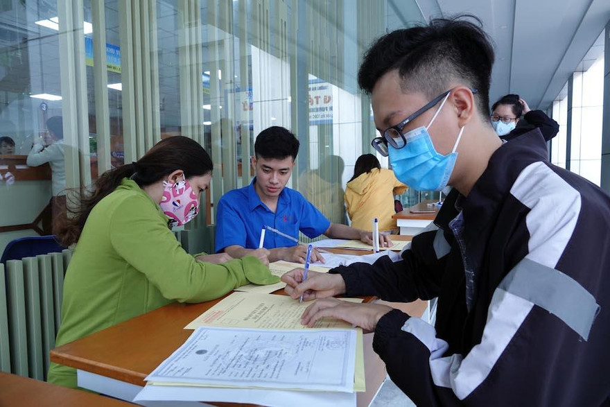 Dịch COVID-19 bùng phát, trường đại học ngưng nhận hồ sơ xét tuyển trực tiếp