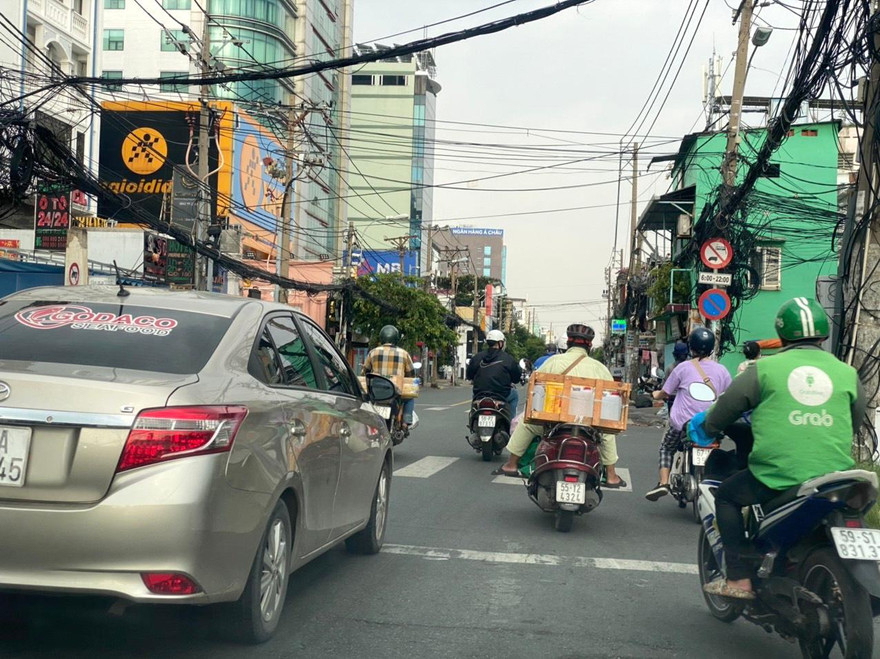 Từ 0h ngày 23/8 đến ngày 6/9/2021, người dân tham gia giao thông bắt buộc có giấy đi đường và dấu hiệu nhận diện theo quy định.