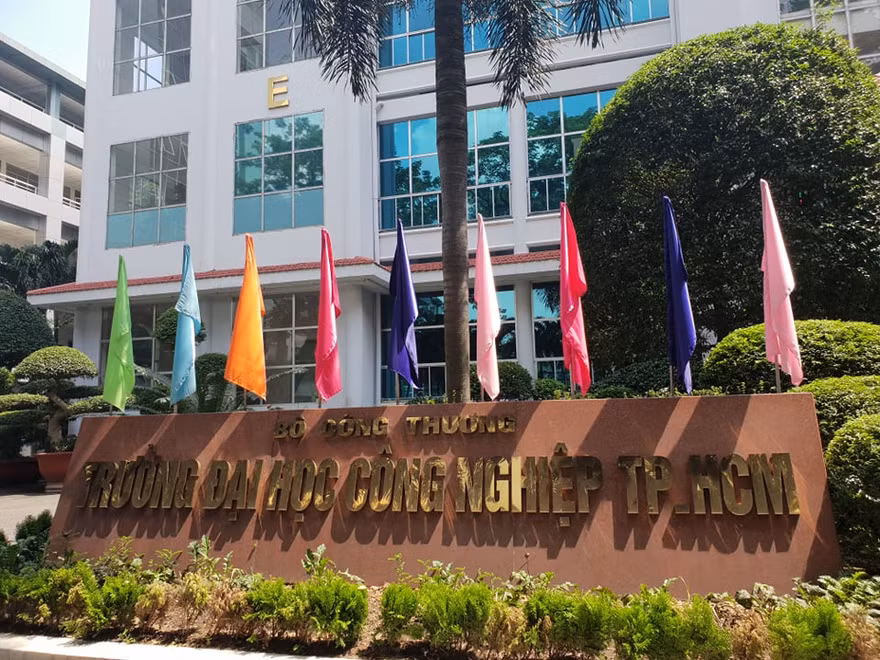 Những trường đại học nào được Bộ GD - ĐT cho phép tổ chức thi năng lực ngoại ngữ?