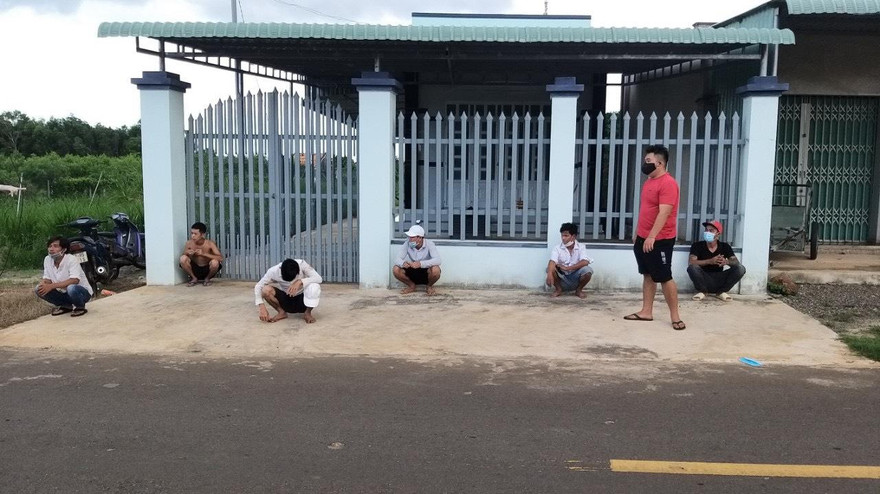 7 thanh niên tụ tập đá gà qua mạng Internet bị phát hiện. Ảnh: CTV.