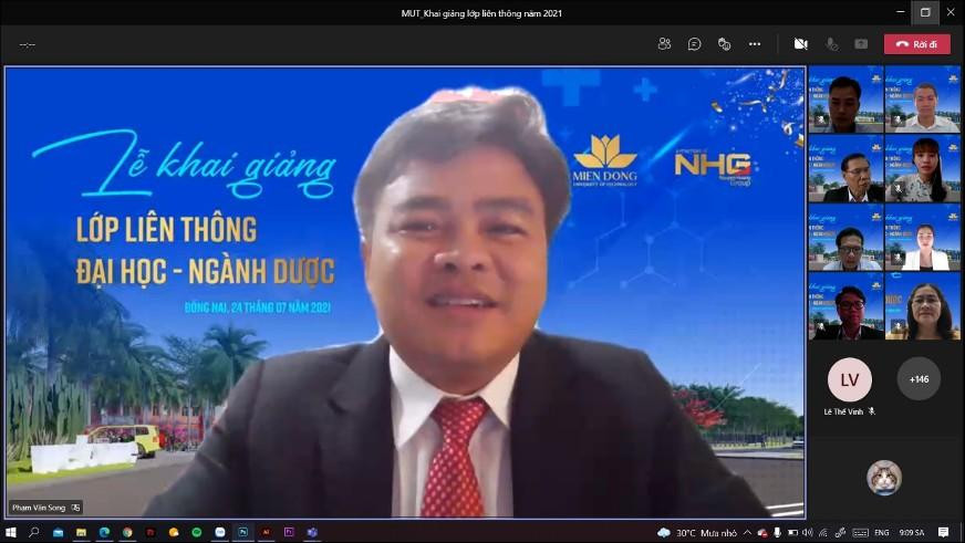 Dự lễ khai giảng từ bệnh viện dã chiến