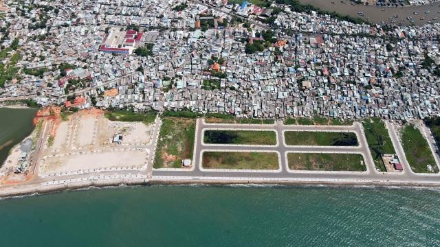 Dự án lấn biển, bố trí khu sắp xếp lại dân cư và chỉnh trang đô thị Đức Long (tên thương mại là Hamubay Phan Thiết) đang bị phong tỏa.