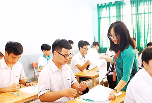 Khuyến cáo thí sinh, giám thị không ra khỏi tỉnh trước ngày thi tốt nghiệp