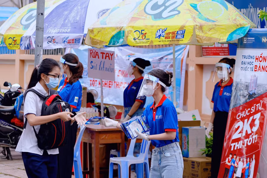 Kỳ tiếp sức đặc biệt với sinh viên tình nguyện
