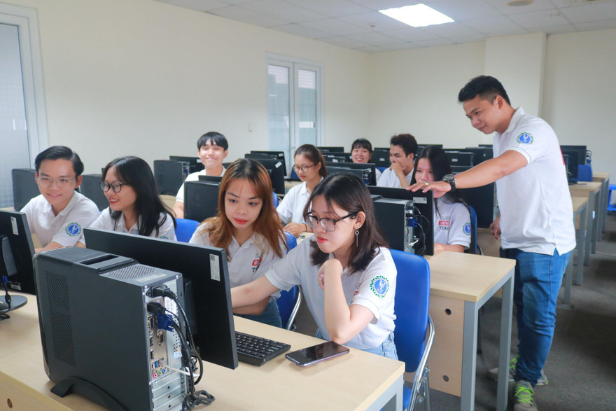 Cấp học bổng cho sinh viên có chứng chỉ Microsoft Office Specialist 