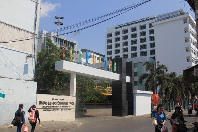 Trường ĐH Công nghiệp TP. HCM phải chuyển sang học online vì có F1