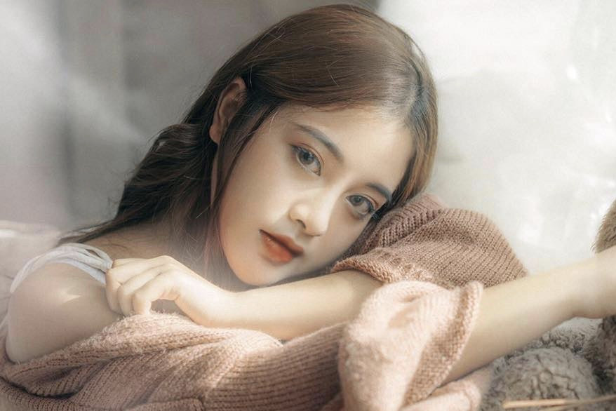 Vẻ đẹp lạnh lùng đầy cuốn hút của nữ sinh được mệnh danh “phù thủy make-up”