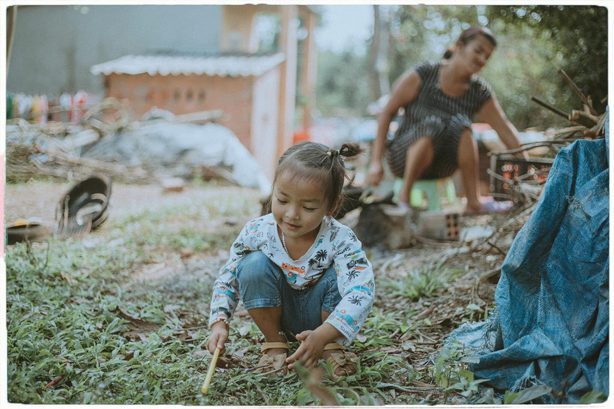 Xúc động bộ ảnh “câu chuyện đặc biệt hai mẹ con” của nữ nhiếp ảnh gia Quảng Ngãi