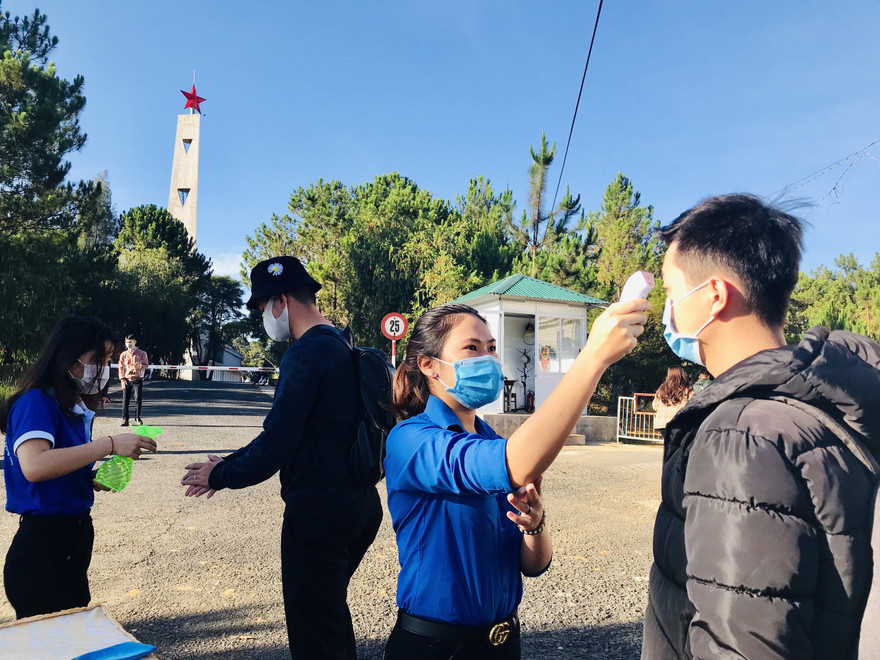 Sinh viên nóng lòng trở lại trường 