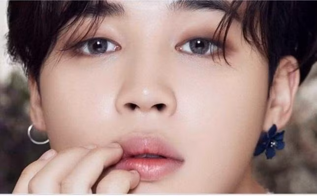 Chưa chính thức ra mắt solo nhưng Jimin đã vượt qua cả K-pop lẫn các thành viên BTS khác