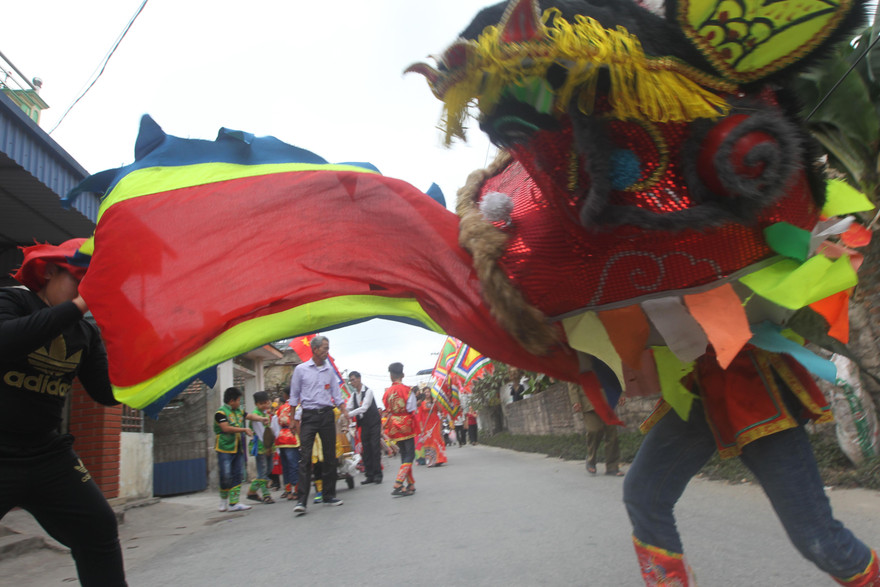 Dâng cá trắm khổng lồ tưởng nhớ Tướng công Kiều Công Hãn