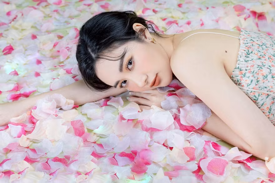 Nhan sắc ‘thăng hạng’ của Jun Vũ ngày trở lại