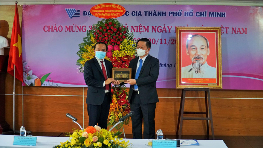 Trưởng Ban Tuyên giáo T.Ư kỳ vọng ĐHQG TP. HCM là hình mẫu chuyển đổi số