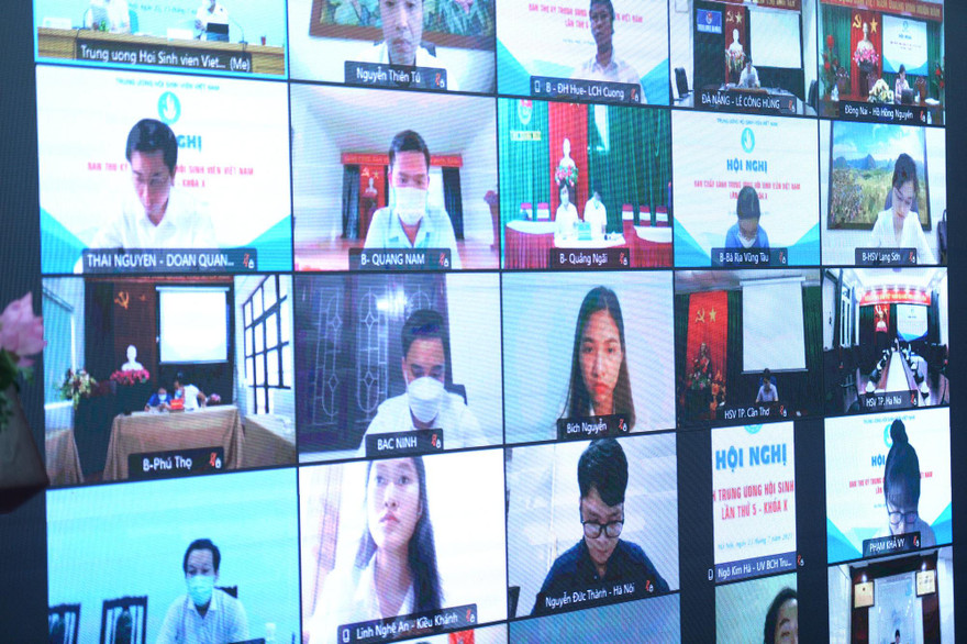 Sinh viên tham gia đấu tranh, phản bác trên mạng xã hội