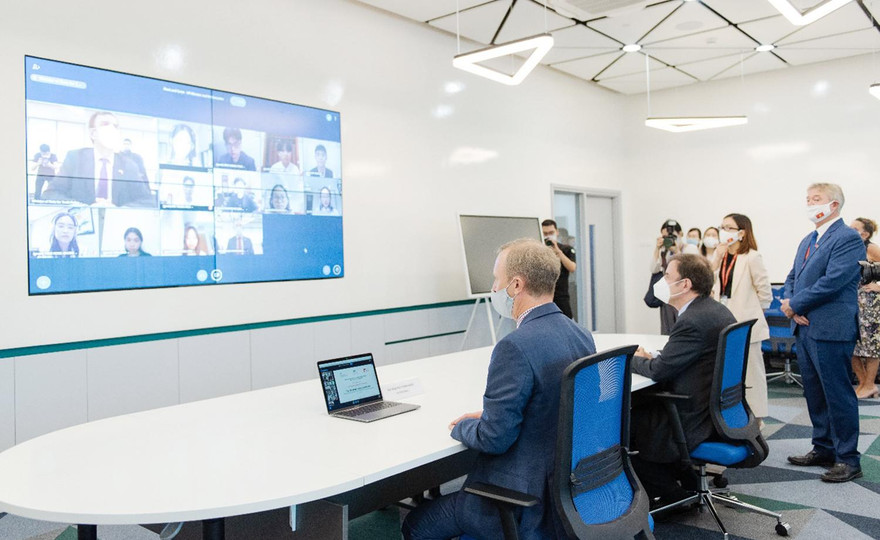 Các vị khách đã đến thăm các phòng học như: Phòng học công nghệ (Innovative Lab), Phòng ghi hình chuyển động (Motion Capture studio), Phòng thực hành dịch vụ nhà hàng (Learning Kitchen), Phòng máy tính (CGDP Lab), Phòng họp (Multipurpose Room) và giảng đường lớn.