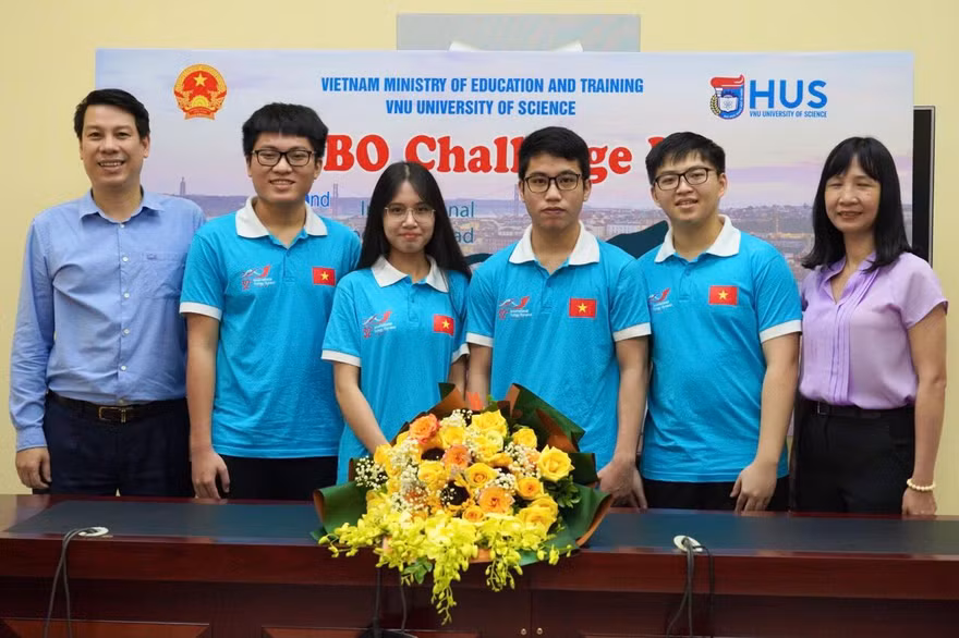 Đội tuyển quốc gia Việt Nam tham dự kỳ thi Olympic Sinh học Quốc tế năm 2021.