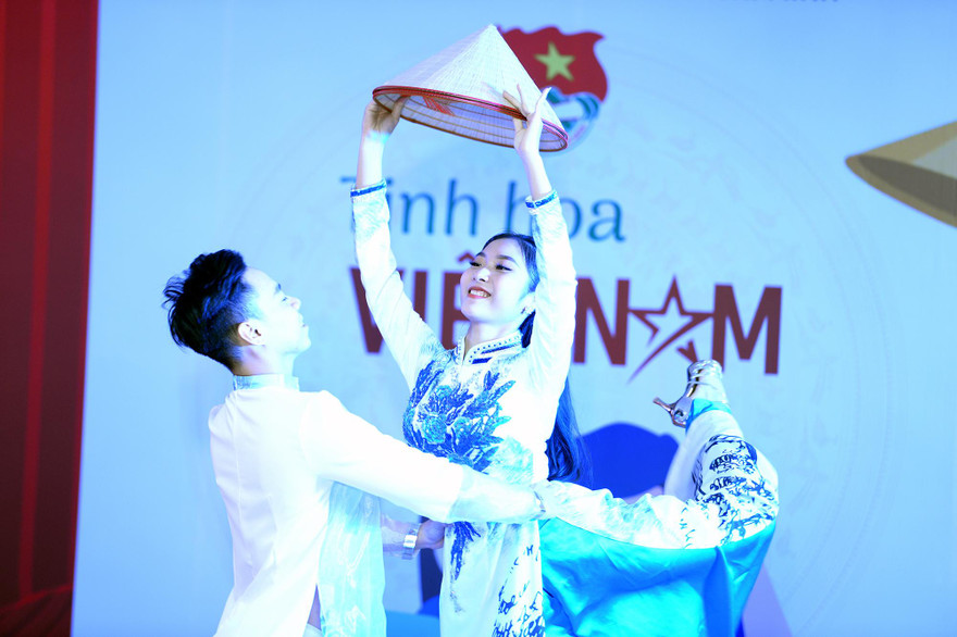 Nữ sinh người Mường giành giải nhất cuộc thi 'Tinh hoa Việt Nam'