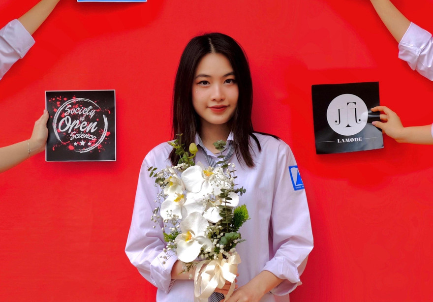 Nguyễn Yến Lan, cựu học sinh chuyên Anh, trường THPT chuyên Hà Nội – Amsterdam xuất sắc giành học bổng 7 tỷ đồng của Đại học Pennsylvania (Mỹ).