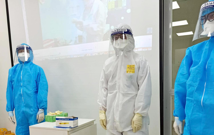 19 sinh viên trường ĐH Y tế Công cộng lên đường tới tâm dịch Bắc Giang.