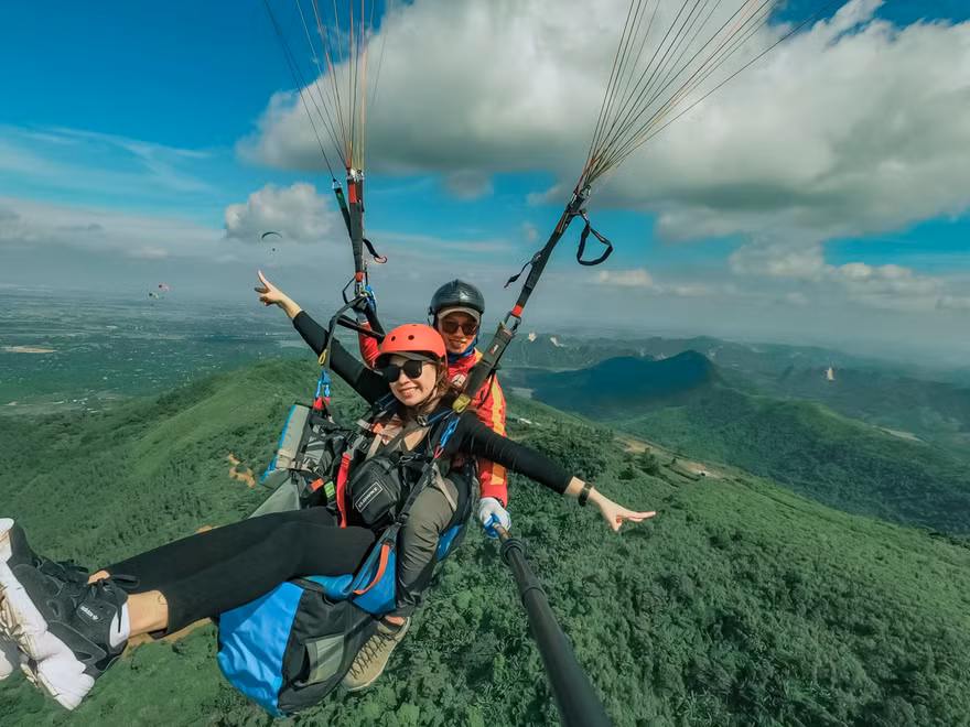 Giới trẻ tung bay trên điểm xanh nhất giữa lòng Thủ đô