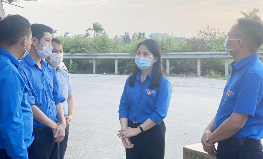 Phòng tuyến áo xanh tại chốt kiểm soát dịch