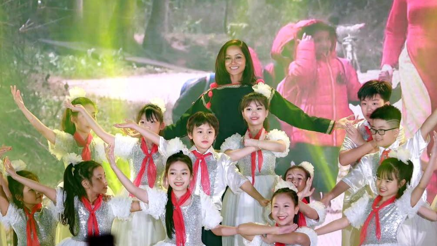 Hoa hậu H'Hen Niê: Nỗ lực hết mình lan tỏa những điều tốt đẹp