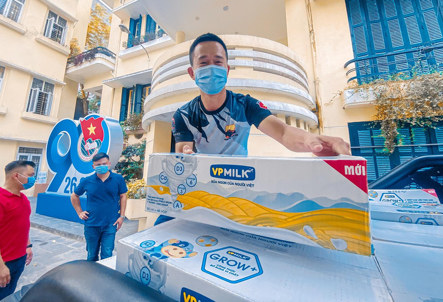 Những chuyến xe “Hà Nội nghĩa tình” gửi hàng vào tâm dịch