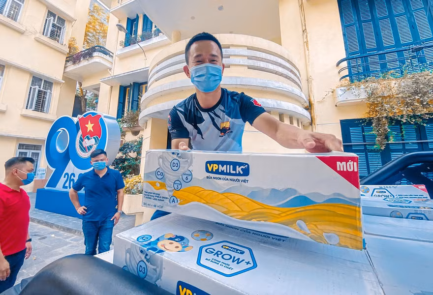 Những chuyến xe “Hà Nội nghĩa tình” gửi hàng vào tâm dịch