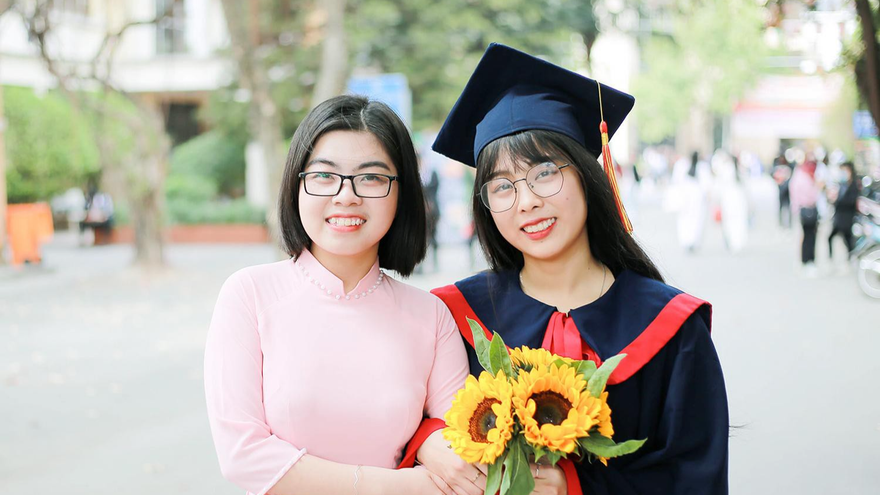 'Tình bạn diệu kỳ' của hai cô bạn thân cùng bảng vàng thành tích đáng ngưỡng mộ