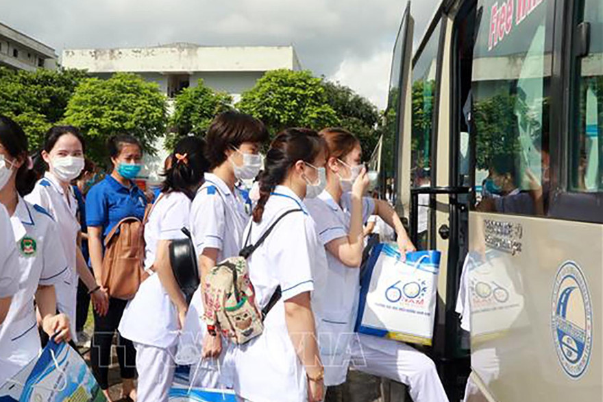 54 “chiến sĩ áo trắng” tình nguyện vào tâm dịch Bắc Giang