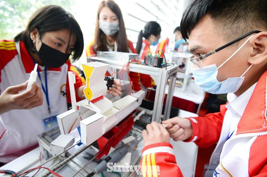 Các bạn sinh viên tham gia Cuộc thi “Công nghệ trí tuệ Student Chie-Tech” năm 2020.