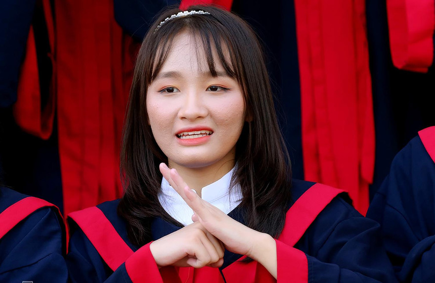 Võ Thị Kim Anh, học sinh lớp 12 Toán 1 của Trường THPT Chuyên Hà Tĩnh.